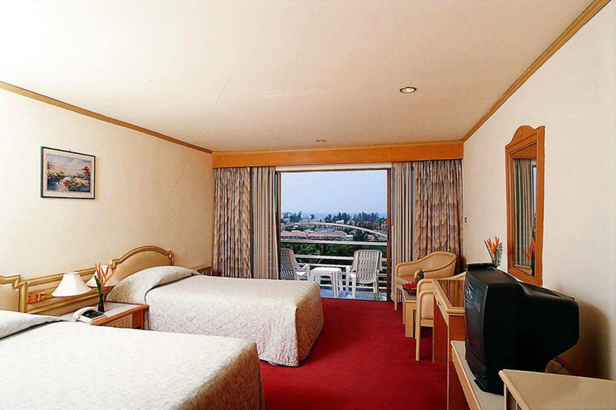 Royal Crown Hotel & Palm Spa Resort Patong Экстерьер фото