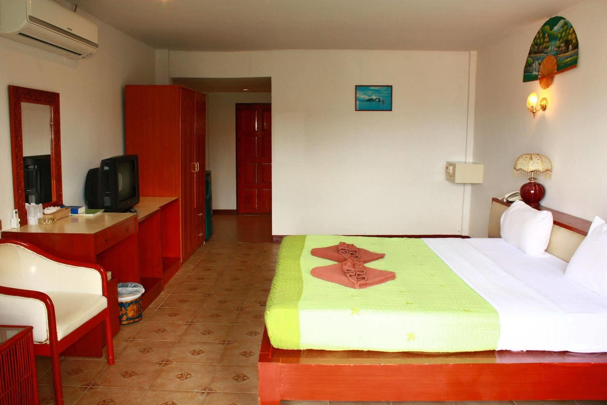 Royal Crown Hotel & Palm Spa Resort Patong Экстерьер фото